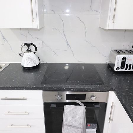 1 Bed Flat, Airport Pick, Drop Available Fibre Broadband, New, Washer Dryer, 10 Mins From City Centre Dartford Exterior foto